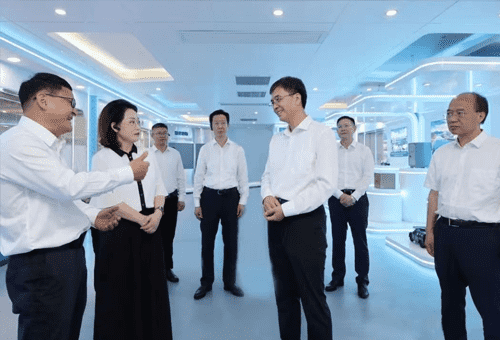 陈刚到防城港市调研时强调加速构建现代化工业系统建设铸牢中华民族配合体意识树模区唱响高质量生长主旋律